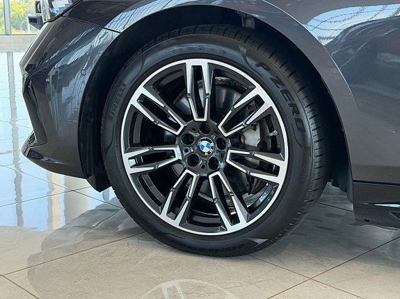 BMW i5 6 of 23