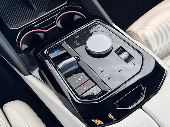 BMW i5 16 of 23
