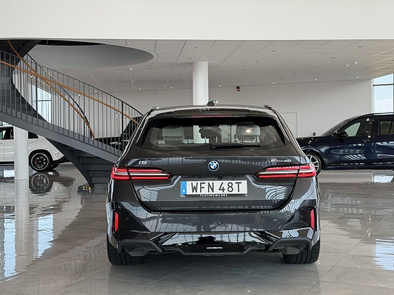BMW i5 4 of 23