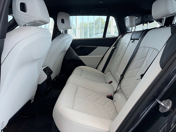 BMW i5 11 of 23