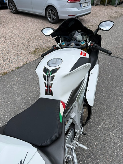 Aprilia RSV 1000 factory 7 of 7