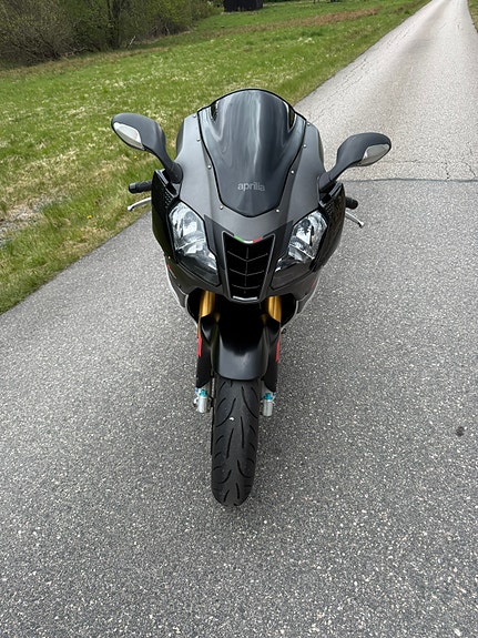 Aprilia RSV 1000 factory 5 of 7
