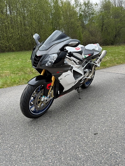 Aprilia RSV 1000 factory 4 of 7