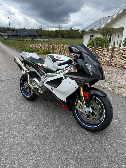 Aprilia RSV 1000 factory 3 of 7