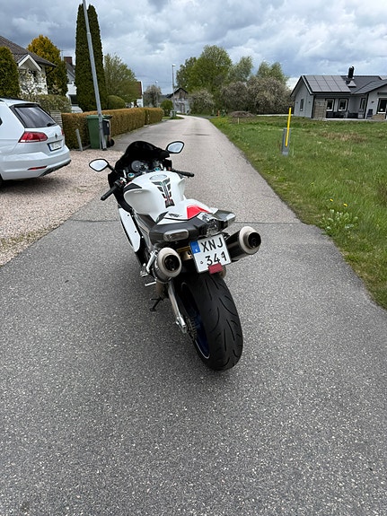 Aprilia RSV 1000 factory 6 of 7