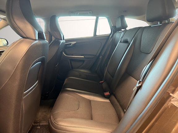 Volvo V60 Cross Country 11 of 24