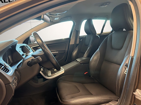 Volvo V60 Cross Country 10 of 24