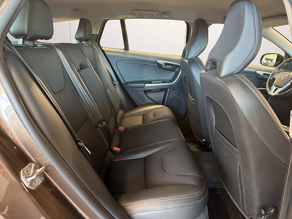 Volvo V60 Cross Country 13 of 24