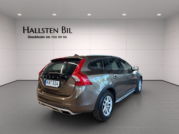 Volvo V60 Cross Country 7 of 24