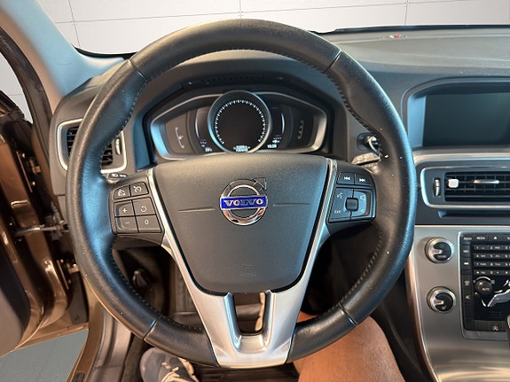 Volvo V60 Cross Country 15 of 24