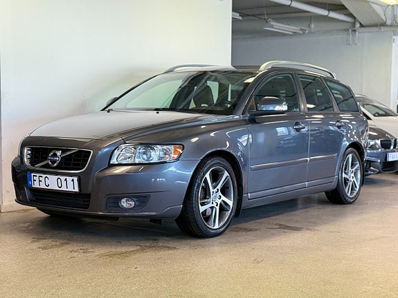 Volvo V50 3 of 5