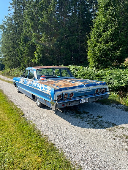 Chevrolet Impala 2 of 5