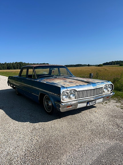 Chevrolet Impala 4 of 5