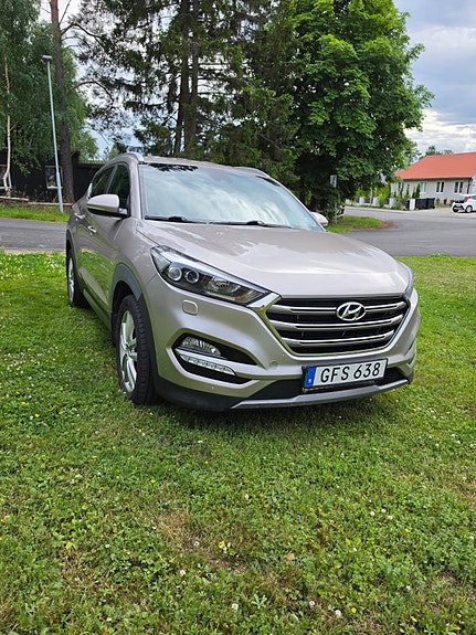 Hyundai Tucson 2 of 5