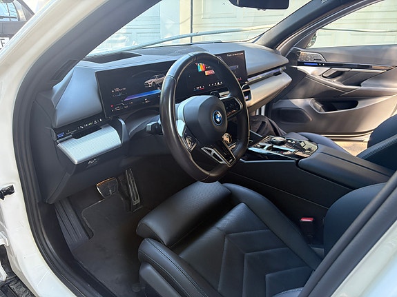 BMW 530e 3 of 4