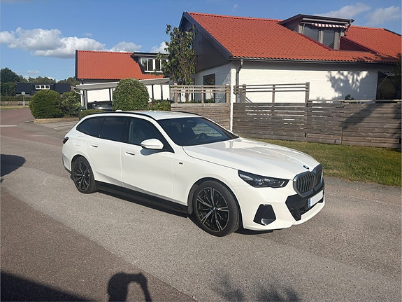 BMW 530e 2 of 4