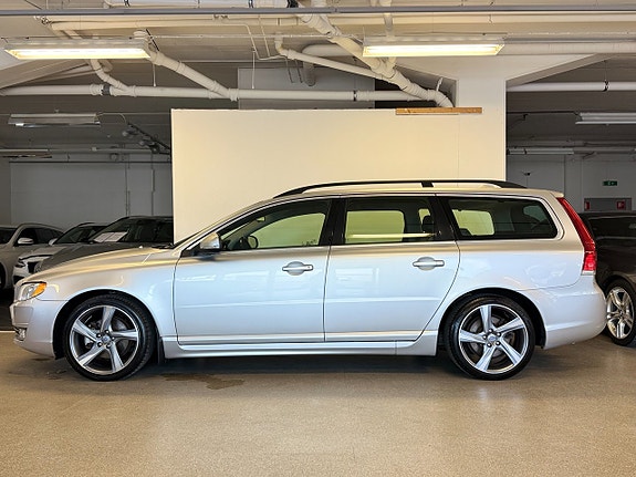 Volvo V70 2 of 5