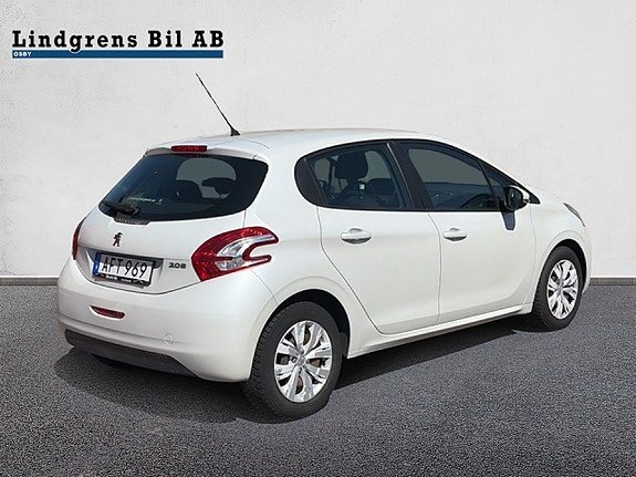 Peugeot 208 3 of 5