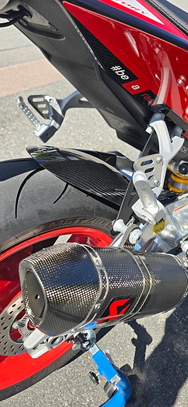 Aprilia Tuono V4 Factory 5 of 5