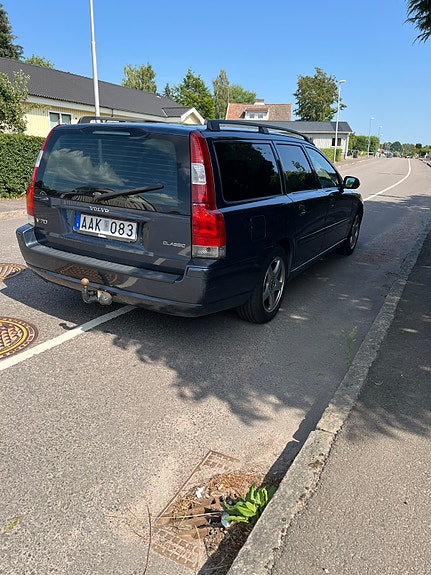 Volvo V70 3 of 5