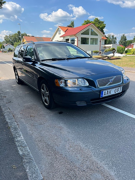 Volvo V70 2 of 5