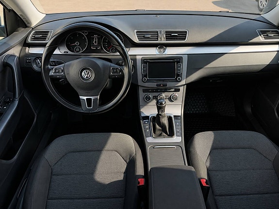 Volkswagen Passat 9 of 11