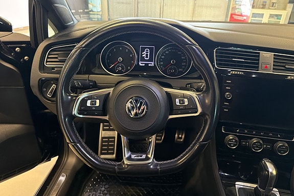Volkswagen Golf VII 11 of 12