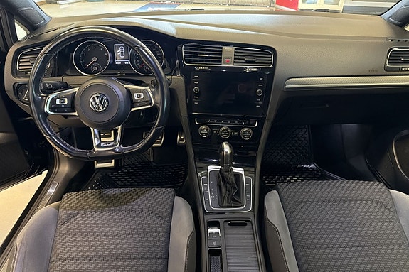 Volkswagen Golf VII 10 of 12