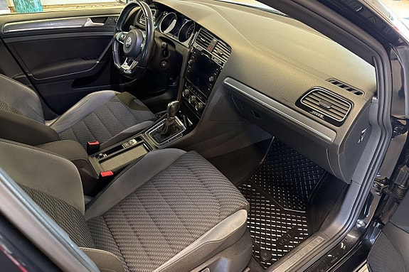 Volkswagen Golf VII 7 of 12