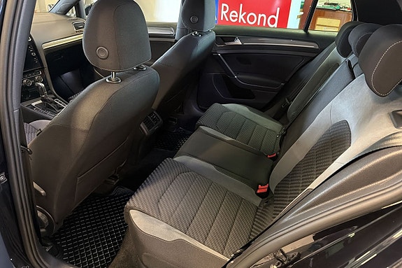 Volkswagen Golf VII 9 of 12