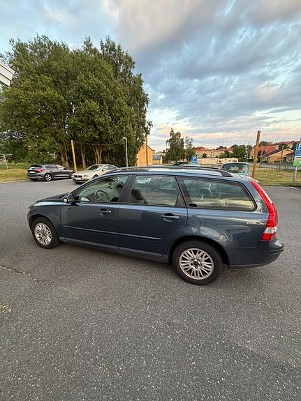 Volvo V50 3 of 5