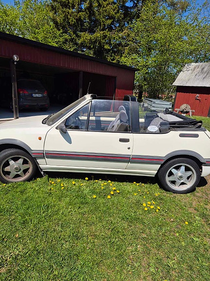 Peugeot 205 2 of 5