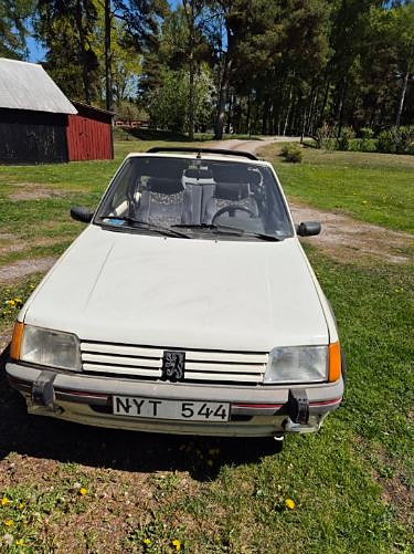 Peugeot 205 3 of 5