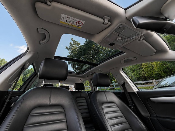 Volkswagen Passat Alltrack 12 of 13
