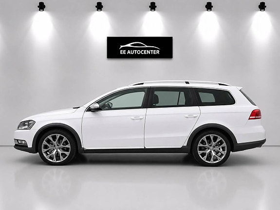 Volkswagen Passat Alltrack 2 of 5