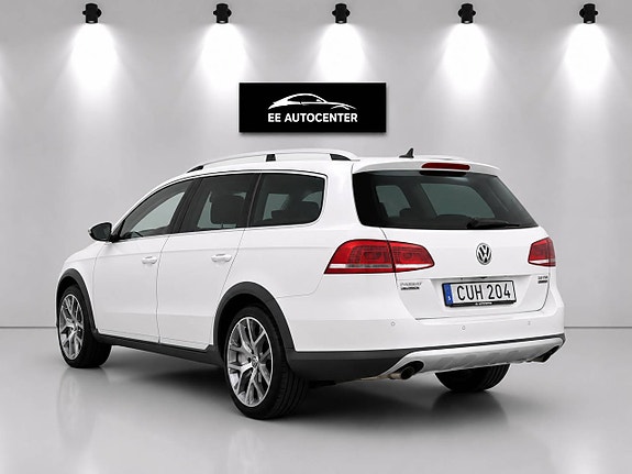 Volkswagen Passat Alltrack 3 of 5