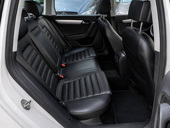 Volkswagen Passat Alltrack 11 of 13