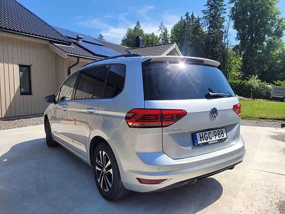Volkswagen Touran 3 of 5