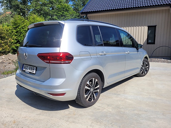 Volkswagen Touran 4 of 5