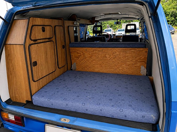 Volkswagen Caravelle 16 of 16