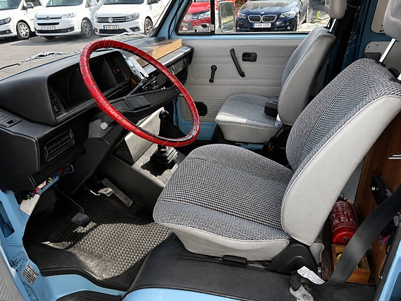 Volkswagen Caravelle 9 of 16