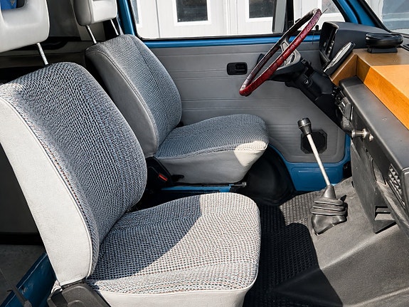 Volkswagen Caravelle 11 of 16