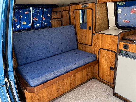Volkswagen Caravelle 13 of 16