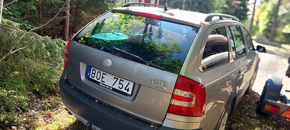 Skoda Octavia Scout 6 of 8