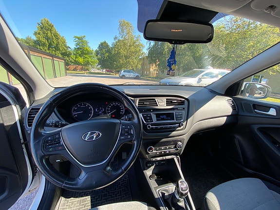 Hyundai i20 4 of 5