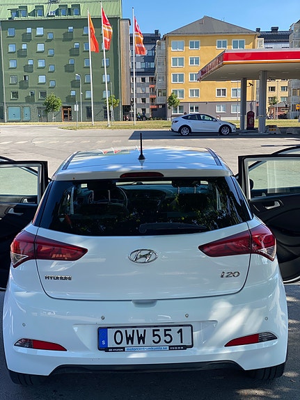 Hyundai i20 2 of 5