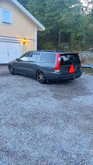 Volvo V70 4 of 6