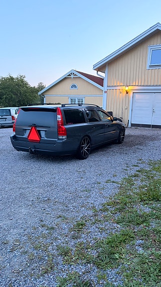 Volvo V70 3 of 6