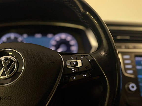 Volkswagen Tiguan 24 of 27