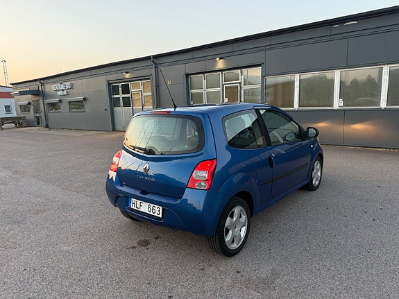 Renault Twingo 14 of 29